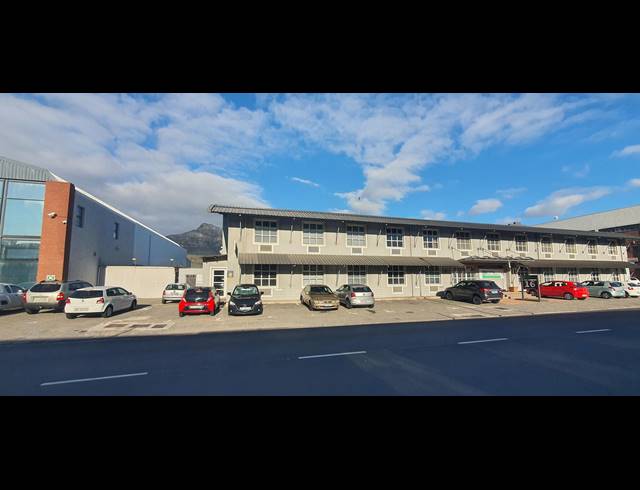 600M² RETAIL TO LET IN PAARDEN EILAND
